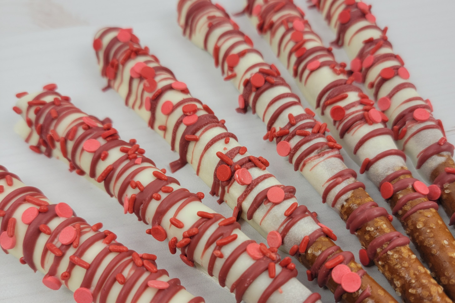 diy wedding chocolate covered pretzels